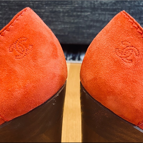 CHANEL Red Suede Wooden Platform Sandals (38) - Picture 13 of 16